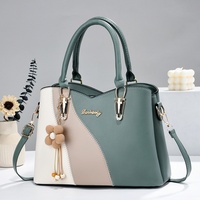 Sac croissant en cuir végétalien de qualité supérieure avec logo personnalisé, sac à bandoulière écologique pour femme, sac à main personnalisé directement de l'usine pour femme