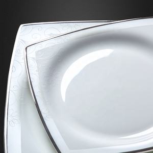 Service de table en porcelaine de style européen, 60 pièces, en porcelaine fine, motif romantique argenté, avec kit de tasses – Tendance Ins - Product Image 4