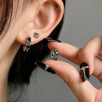 Boucles d'oreilles en fer croisé avec zircon blanc, style rétro sculpté, à clipser, pour hommes et femmes, bijoux tendance mode européenne et américaine