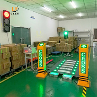 Feux de signalisation routière solaires LED pour passage piétonnier intelligent, passage piétonnier zébré, avertissement routier, plots routiers zébrés