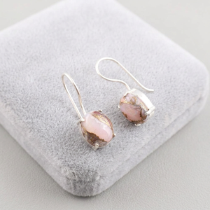 Pendientes de diseño elegantes y modernos con gemas de ópalo rosa y turquesa en plata de ley 925 chapada para mujeres y niñas. - Product Image 3