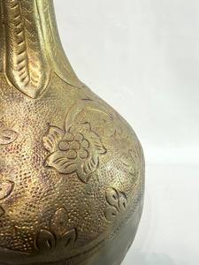 Ensemble de vases en aluminium composé de deux vases magnifiquement conçus, chacun orné de motifs floraux complexes, prix de gros - Product Image 4