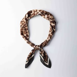 <span class=keywords><strong>Foulard</strong></span> carré pour femme <span class=keywords><strong>en</strong></span> <span class=keywords><strong>soie</strong></span>, imprimé tendance, accessoire drapé <span class=keywords><strong>en</strong></span> tissu satiné - Product Image 2