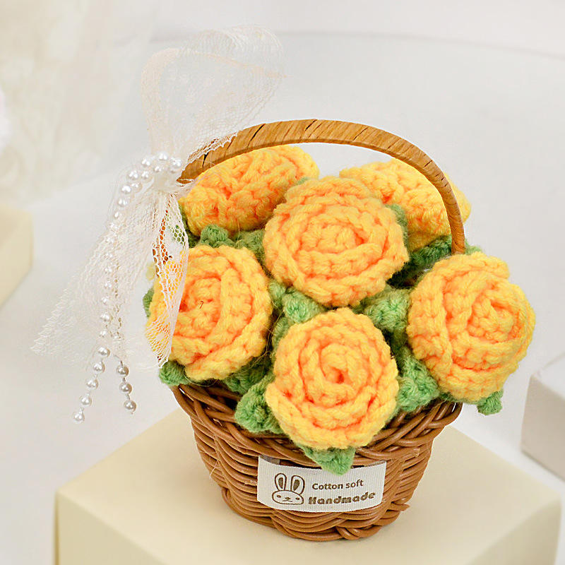 กระเช้าดอกไม้พกพา ดอกกุหลาบสีเหลือง 6 ดอก