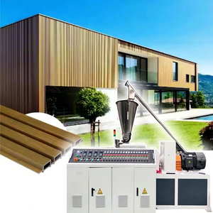 Machine de fabrication de carreaux de clôture et de revêtements de sol entièrement automatique en HDPE, WPC, PU, LDPE, ASA, ligne de production de terrasses en composite <span class=keywords><strong>bois</strong></span>-plastique - Product Image 1