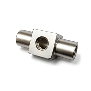 Pièces mécaniques de précision sur mesure en acier inoxydable usinées CNC : raccords filetés, écrous, accouplements d'arbre - Product Image 3