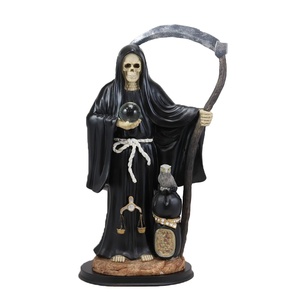 Vendita all'ingrosso di vetro in resina con squame di giustizia e gufo in tunica veste Santa morte Santa Muerte tenendo la statua della falce - Product Image 1