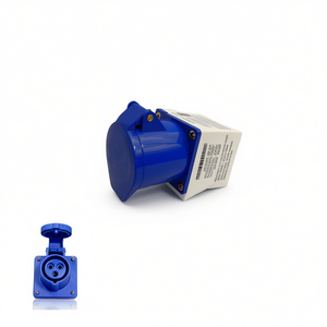 Prise électrique murale industrielle 2P+T 32A IP44 pour usage extérieur - Product Image 2