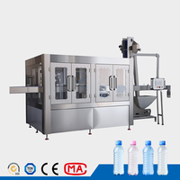 Máquina automática de llenado, enjuague y tapado de botellas pequeñas para plantas de agua pura en botellas PET de 500 ml