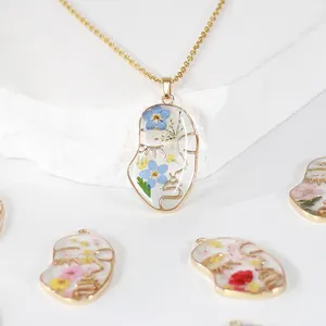 Custom Resin Flower Abstract Face Shaped Pendant Necklace Lateral Face Epoxy Dry Flower Necklace For Women