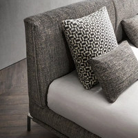 Lit king size minimaliste rembourré en tissu, cadre de lit double avec pieds en métal pour chambre à coucher, mobilier d'hôtel