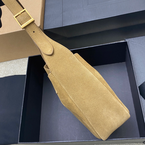 กระเป๋าดีไซเนอร์ที่มีผิวมันวาว ใช้งานได้หลากหลาย หรูหรา มีสไตล์ และประณีต - Product Image 3