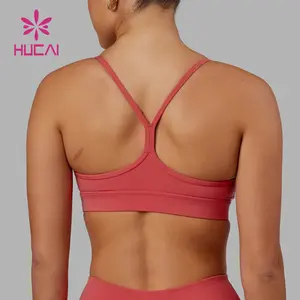 HUCAI OEM ODM Polyester Spandex Basis Licht Auswirkungen U-Ausschnitt offener Rücken benutzer definierte Logo gedruckt Riemchen Yoga Sport-BH für Frauen sexy