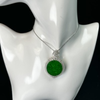 Pendentif en jadéite birmane naturelle de qualité A, forme ronde, jadéite verte de haute qualité, pendentif en jadéite pour femmes, cadeau en jadéite (avec NGTC)