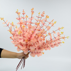 Flores Artificiales de Eucalipto de Seda Dongchen Crafts, 5 Ramas, Color Rosa, Decoración para Bodas y Hogar, Estilo Pastoral - Product Image 1