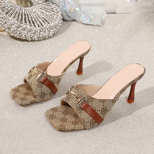 Sandales d'été 2026 pour femmes, grande taille, à enfiler, à bride unique, avec empeigne en tissu, décor chaîne métallique, talon aiguille - Product Image 4