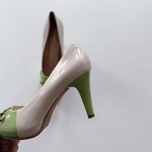 รองเท้าส้นสูงแบบเปิดนิ้วเท้าสำหรับผู้หญิง ดีไซน์ใหม่ แต่งโบว์ ส้นเหลี่ยม ส้นหนา ระบายอากาศได้ดี ใส่ได้หลายโอกาส สวมใส่สบาย - Product Image 2