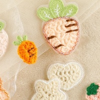 Geborduurde mesh stof patch PU Engelse letter fris hart aardbei fruit bloem T-shirt hoed haarspeld hoofdband DIY China