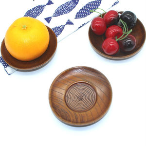 Platos redondos de madera maciza de estilo japonés hechos a mano para frutas, aperitivos, té, café y fiestas. - Product Image 1