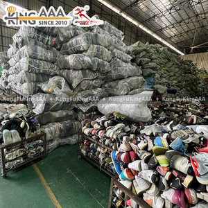 Balle di Vestiti Usati Estivi da Donna di Alta Qualità All'Ingrosso - Materiale Poliestere/Cotone Pulito al 90% Stock Disponibile - Product Image 4