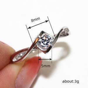 Anello in Oro Bianco con Diamante Taglio Brillante Rotondo Colore G Naturale Stile Romantico da Donna per Fidanzamento - Product Image 4