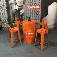 Meubles de bar industriels personnalisables, impression de logo, tables et chaises en métal, tables en fût, ensemble de tables en fût