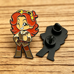 Pin de esmalte duro personalizado con diseño de chica con gafas steampunk, estilo dibujo animado, para recuerdo de arte indie y accesorio para mochila - Product Image 1