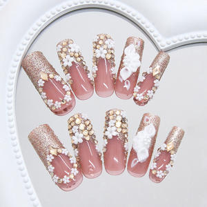 Uñas Postizas Francesas con Flores de Diamantes Doradas, Estilo Atrevido, Desmontables, 24 Piezas - Product Image 1