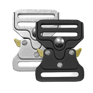 Hebilla Metálica Ajustable para Accesorios de Bolsa, Estilo Clásico Negro y Plateado, Clip Táctico para Cinturón de 25mm y 38mm - Product Image 1