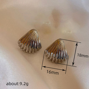 Pendientes Colgantes E2719 con Baño de Oro, Joyería Clásica Unisex de Moda - Product Image 6