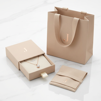 Coffret de Luxe Beige 2026 pour Bijoux, Emballage Rigide Personnalisé avec Sac et Pochette pour Colliers et Bracelets – Vente en Gros