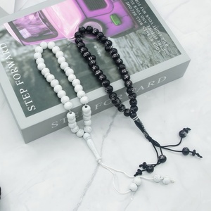 Tasbih de resina brillante pulido a mano de 12 mm con 33 cuentas y escritura árabe grabada en oro, joyería musulmana unisex elegante y étnica YASEEN - Product Image 1