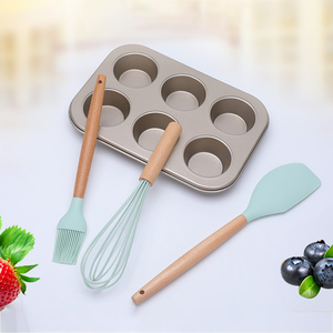 Ensemble d'ustensiles de cuisson 4 pièces antiadhésifs et compatibles lave-vaisselle pour cuisine : fouet, racloir à pâte, pinceau à huile, moules à gâteaux - Product Image 3