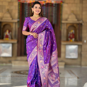 Saree en soie Banarasi doux avec design de retouche de tissage zari sur tout le saree & Meenakari weawing Rich pallu Meenakari - Product Image 1