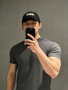 เสื้อยืดออกกำลังกายผู้ชายทรงหลวม แห้งเร็ว ลายเสือดาว พิมพ์โลโก้ได้ ระบายอากาศดี ผ้าถักป้องกันการเป็นขุย เหมาะสำหรับวิ่งและออกกำลังกาย - Product Image 3