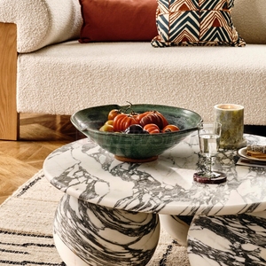 Table d'appoint en marbre blanc Arabescato Corchia de luxe Newstar, Italie, avec base ronde en marbre blanc et dessus en marbre à veines noires - Product Image 4