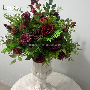 Bola de Flores Artificiales de Seda Personalizada LEDA, Rosa Roja con Follaje, Centro de Mesa para Decoración de Bodas - Product Image 6