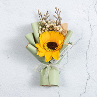 Bouquets de fleurs séchées miniatures artisanales variées (fleurs et étoiles) pour la vente en gros transfrontalière – Fleurs artificielles préservées pour présentation