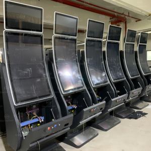 Servizio OEM 43 "a infrarossi/capacitivo TouchScreen C curvo Monitor verticale abilità macchina da gioco con opzione accettore di fattura in alto - Product Image 2