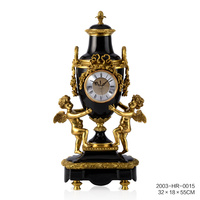 Horloge de bureau à pendule antique Empire Design classique avec calendriers en bronze doré et marbre noir