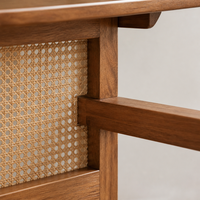 Table de salle à manger pour restaurant, café, hôtel, plateau en bois foncé avec base en panneaux tissés et support stable en barre transversale