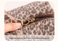 Pochette cosmétique en peluche à imprimé léopard, portable, imperméable, avec fermeture éclair, pour le voyage, pour ranger les articles de toilette, avec logo personnalisé