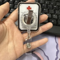 Porte-badge rétractable en acrylique avec design de dessin animé personnalisé et accessoires pour infirmières, porte-badge d'identification avec pince crocodile