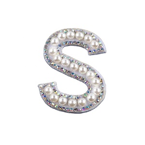 Thiết Kế Logo Sắt-Trên Các Bản Vá Lỗi Với Rhinestone Chữ Kích Thước Nhỏ Thấp Vận Chuyển Rõ Ràng Strass Đá Đính Các Bản Vá Lỗi Cảm Thấy Vải - Product Image 1