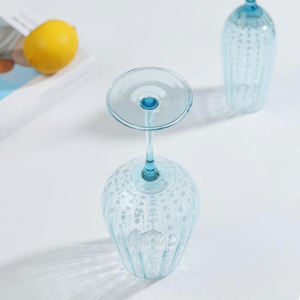 Vasos de Vino Personalizados Azules con Diseño de Punto de Ruptura, Hechos a Mano, para Bar - Product Image 4