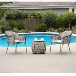 ชุดเฟอร์นิเจอร์กลางแจ้งสามชิ้นทันสมัยพร้อมโต๊ะเก้าอี้หวายทนทานสำหรับลานบ้านสวนระเบียงคาเฟ่ - Product Image 1