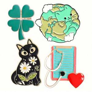 Badges émaillés souples personnalisés par le fabricant, épingles à revers en émail souple motif papillon et plante - Product Image 4