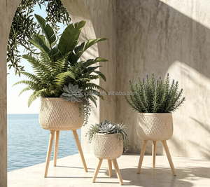 ชั้นวางดอกไม้ไม้สไตล์โมเดิร์นพร้อมลวดลายแกะสลักด้วยมือ กระถางปลูกต้นไม้กลางแจ้งสำหรับดอกไม้และต้นไม้สีเขียว ดีไซน์เรียบง่าย - Product Image 4