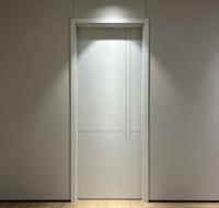 Porte intérieure battante moderne en MDF stratifié PVC, insonorisée, sans peinture, gaufrée, pour chambre à coucher, avec panneau mural et plinthe assortis