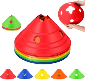 En gros, Cônes d'agilité de football Umbo de 6 pouces de hauteur, à double usage (obstacle et cône), pour herbe haute, livrés avec sangle d'épaule - Product Image 1